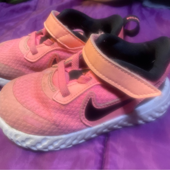 Nike sneakers - Picture 1 of 3